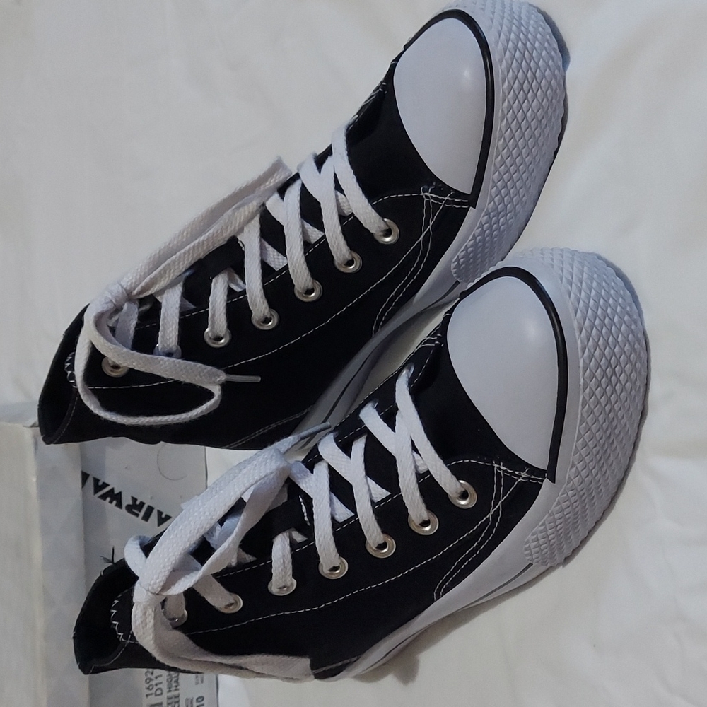 Airwalk canvas upper balance sneakers size 10